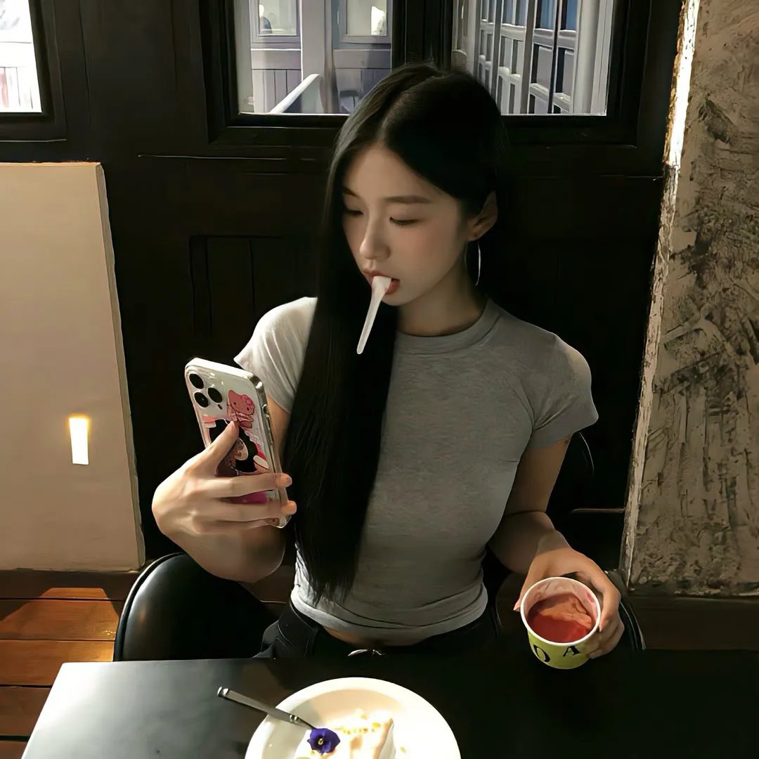 三人之间